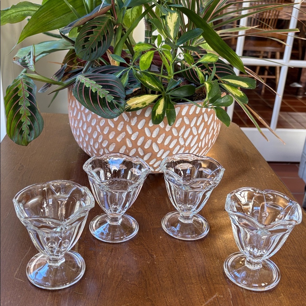 4 Anchor Hocking Petal Fluted/Lettuce Edge Pedestal Sherbet/Ice Cream Dishes